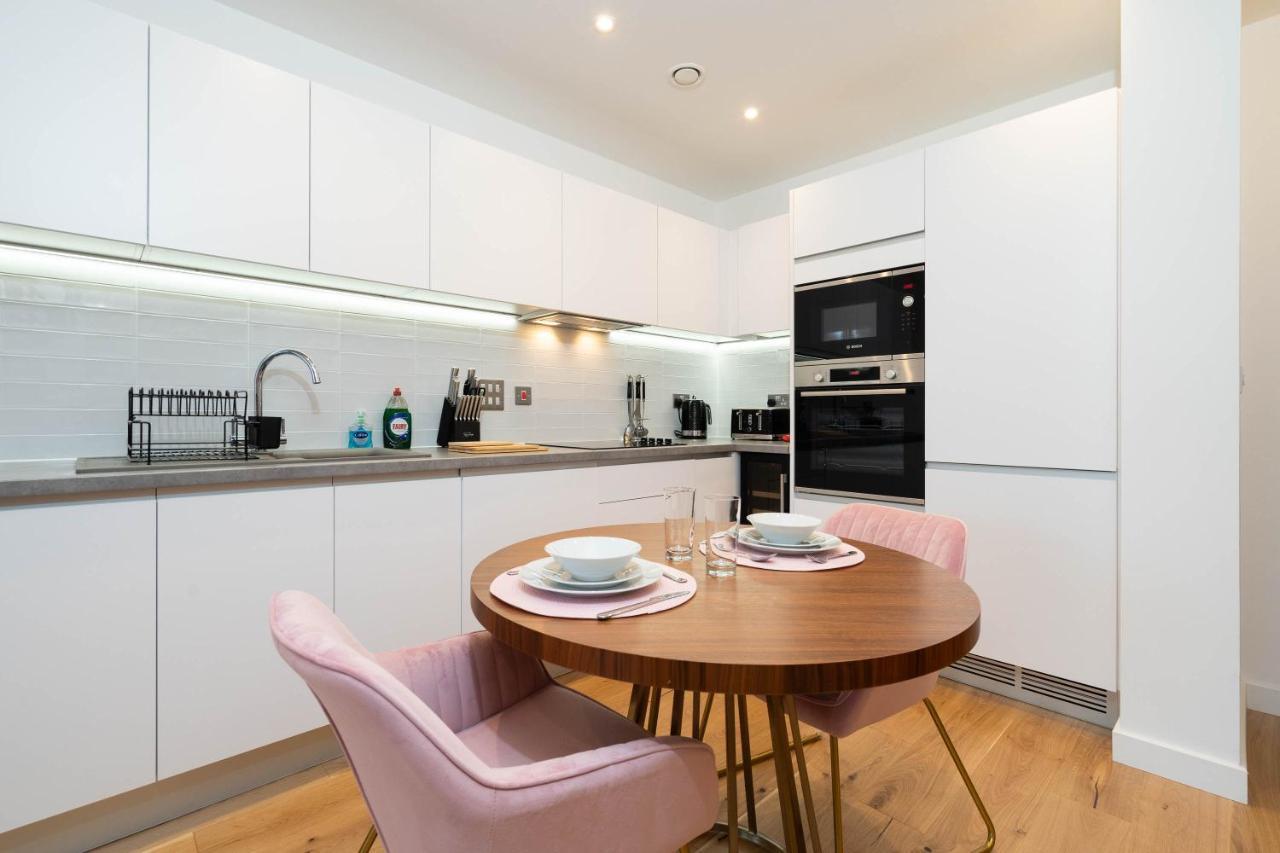 Maevela Apartments ☆ Pink Luxury Apartment With Balcony - Birmingham City Centre - 5 Min Walk From Bullring, Cube, Mailbox, New Street Station - Free Netflix & Wifi Екстер'єр фото