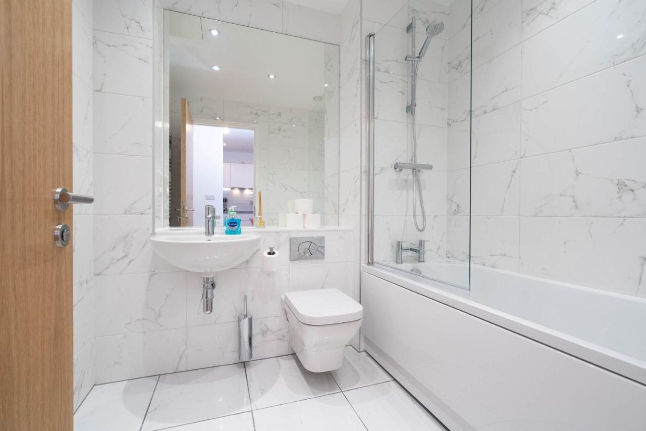 Maevela Apartments ☆ Pink Luxury Apartment With Balcony - Birmingham City Centre - 5 Min Walk From Bullring, Cube, Mailbox, New Street Station - Free Netflix & Wifi Екстер'єр фото