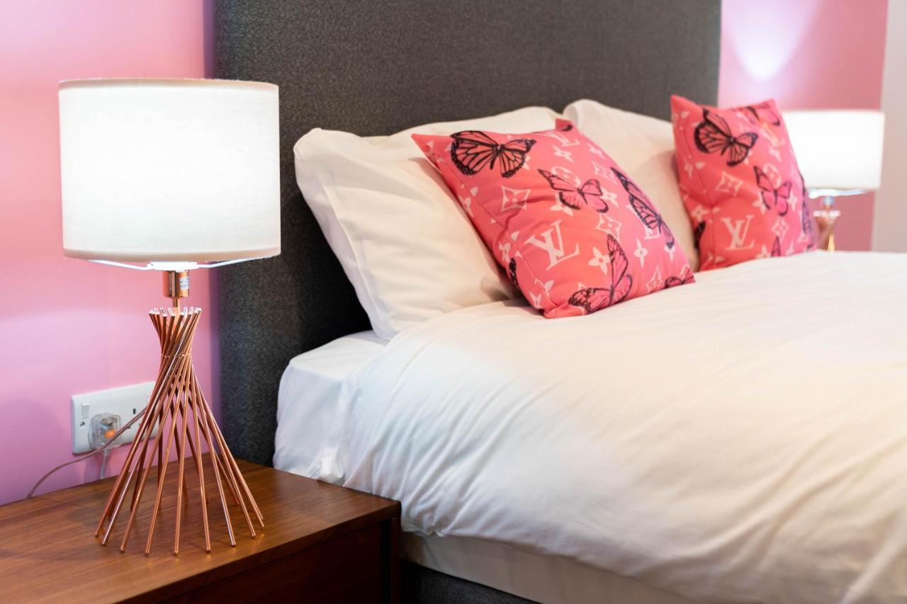 Maevela Apartments ☆ Pink Luxury Apartment With Balcony - Birmingham City Centre - 5 Min Walk From Bullring, Cube, Mailbox, New Street Station - Free Netflix & Wifi Екстер'єр фото
