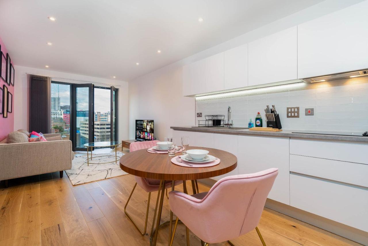 Maevela Apartments ☆ Pink Luxury Apartment With Balcony - Birmingham City Centre - 5 Min Walk From Bullring, Cube, Mailbox, New Street Station - Free Netflix & Wifi Екстер'єр фото